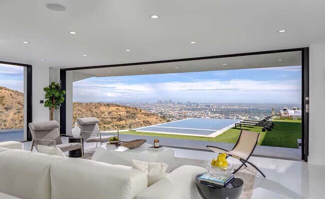 Building Photo - 2110 Hercules Dr
