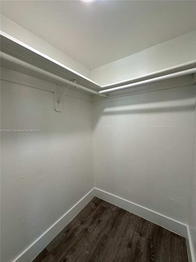 Building Photo - 529 SW 4th St