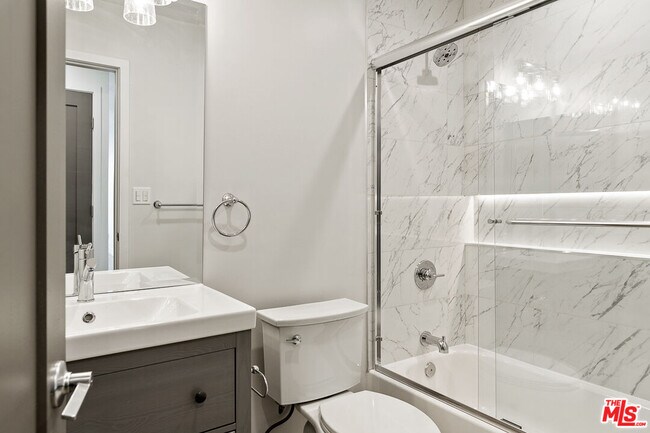 Building Photo - 3314 Mentone Ave