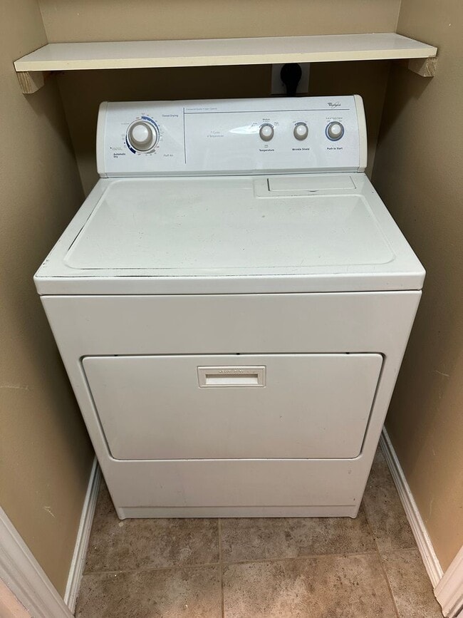 Building Photo - College Station -3 bedroom/2 bath - Fenced in back yard and House is in an EXCELLENT LOCATION