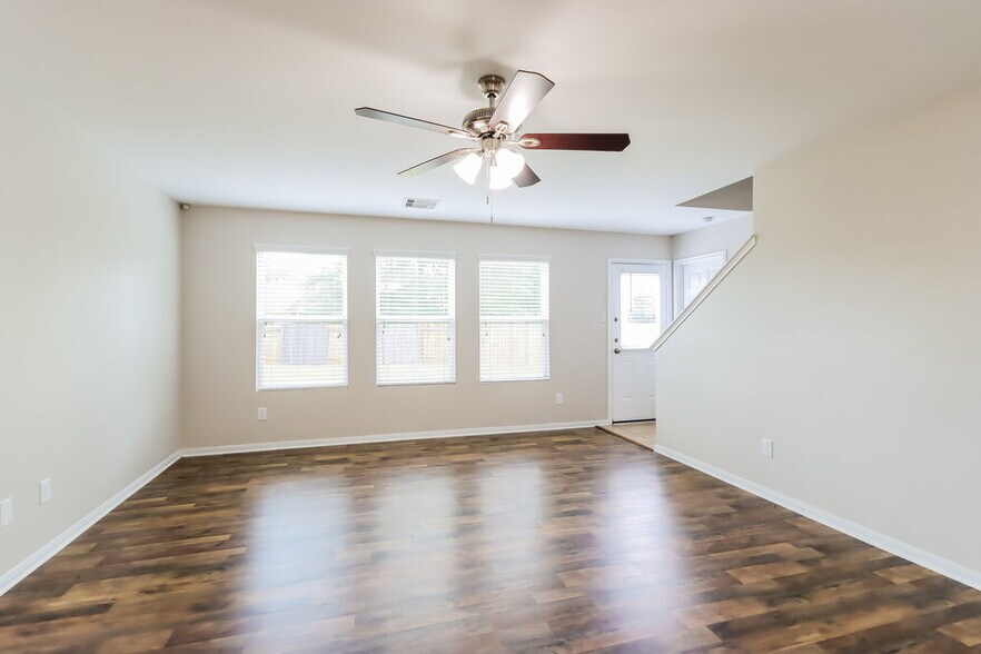 Building Photo - 16779 Warbler Dr
