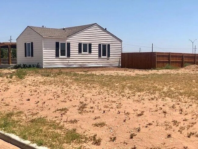 Building Photo - Cute 2 bedroom 1 bathroom house!