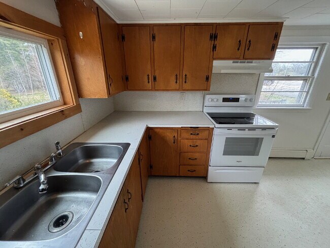 Building Photo - Freshly Updated 2BR Apartment – Heat Included | Sanford, ME