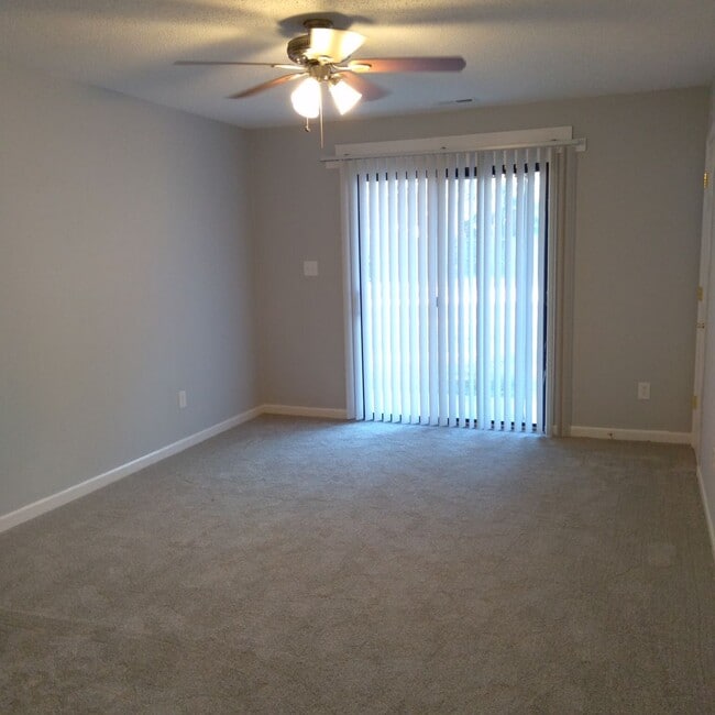 Building Photo - 2 Bedroom, 1 Bath Downstairs Apartment
