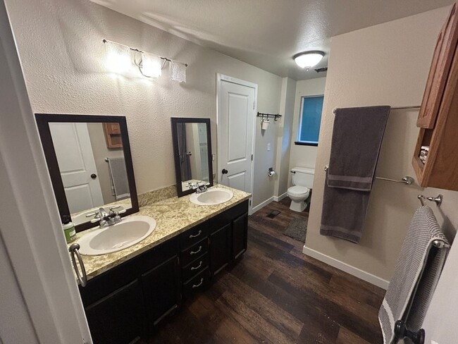 Building Photo - 5 bed, 2 bath Covington Home w/2-car garag...