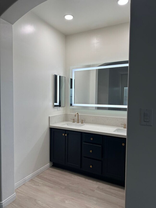 Building Photo - BEAUTIFUL 3 BEDROOM SINGLE FAMILY HOME