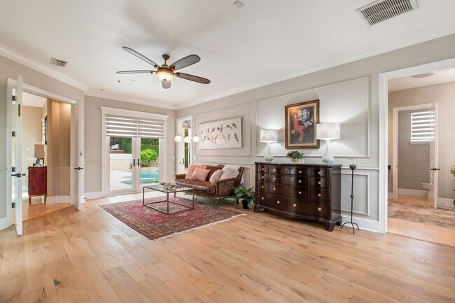 Building Photo - Luxury Rental Available
