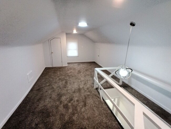 Building Photo - 3 bedroom 1 bathroom on the Westside NOW A...