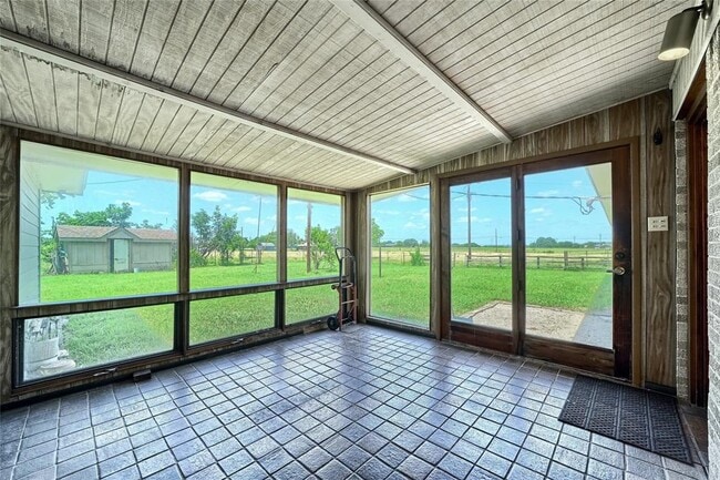 Building Photo - 801 Fm 971