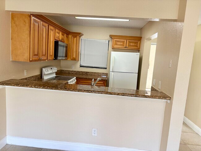 Building Photo - 1545 Lake Crystal Dr