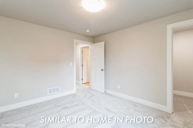 Building Photo - 3302 NE Fawn Ln