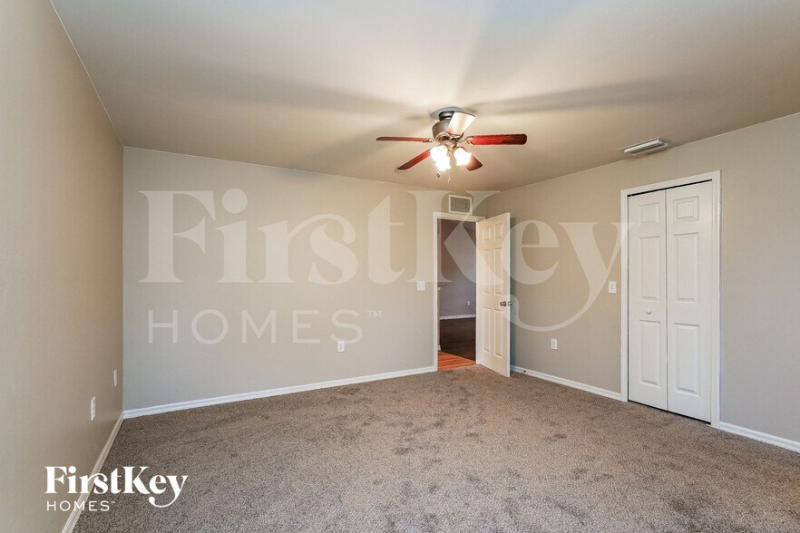 Building Photo - 3726 6th St W