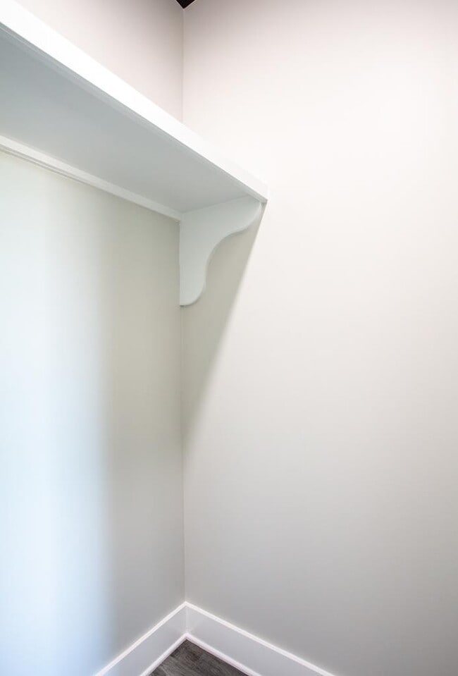 Building Photo - 823 Meridian Rd