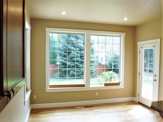 Building Photo - The perfect Eagle home with 3 bed, 3 bath, office, and bonus room! Located off Floating Feather b...