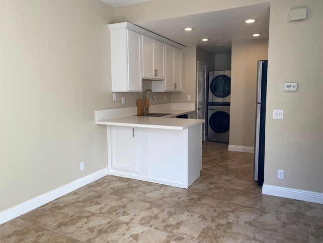 Building Photo - Remodeled 2-Story Townhome in RSM