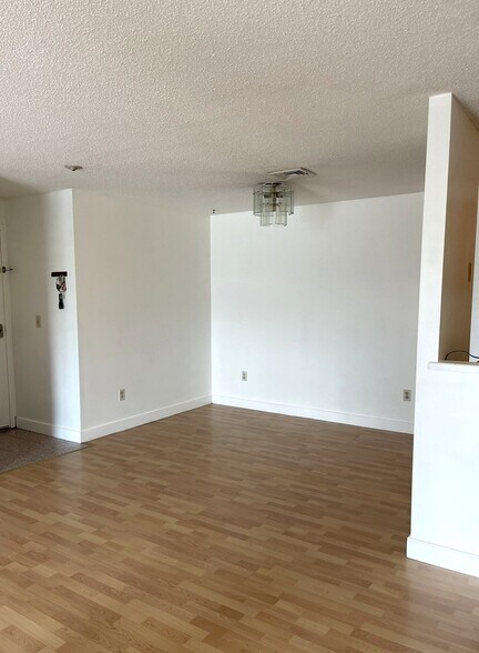 Building Photo - 15 Bower Rd