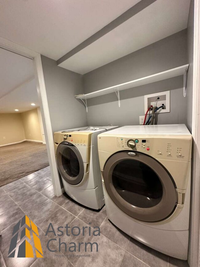 Building Photo - Spacious 3BR/2BA Home with Finished Baseme...
