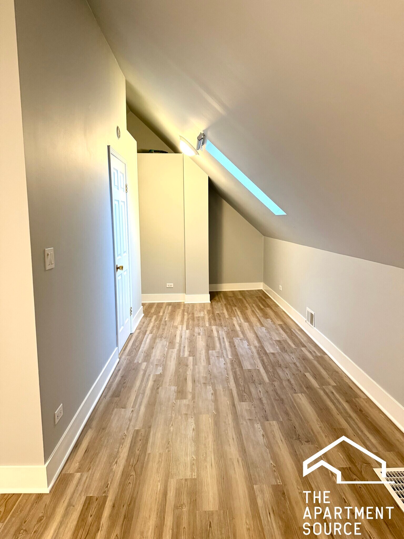 Building Photo - 942 N Elston Ave