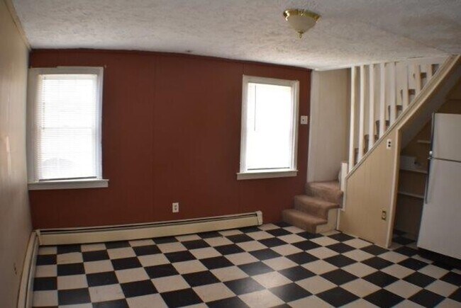 Building Photo - Single Family Farm Home