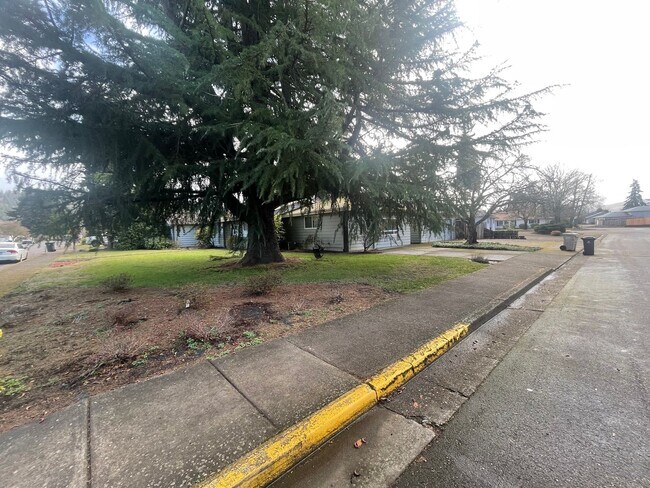 Building Photo - Amazing Freshly Updated Four Bedroom Two Bath Home In Amazing Lebanon Location!