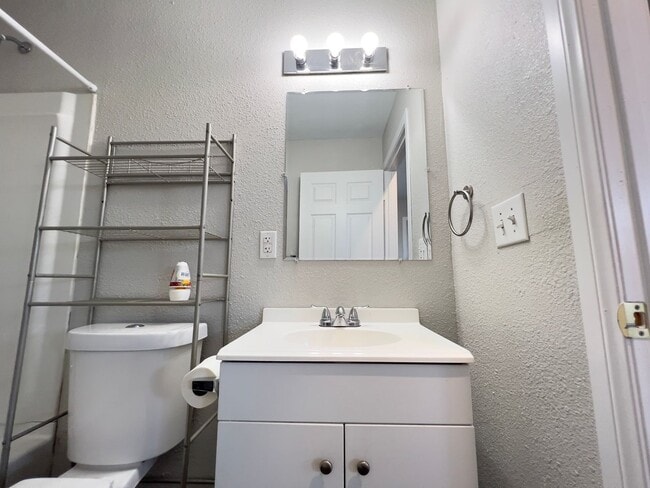 Building Photo - Adorable Studio, 1-Bathroom, located in the Heart of Downtown Henderson