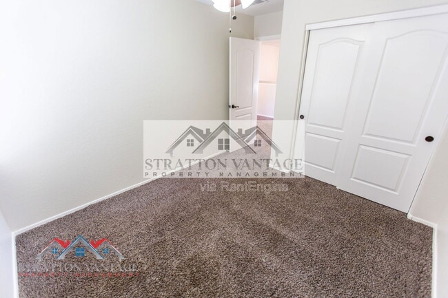 Building Photo - 1247 S Emmett Dr