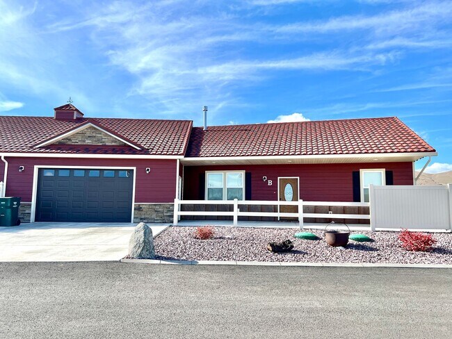 Primary Photo - 11 Fieldcross Ln