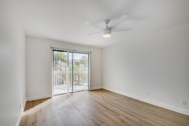 Building Photo - 614 Executive Center Dr