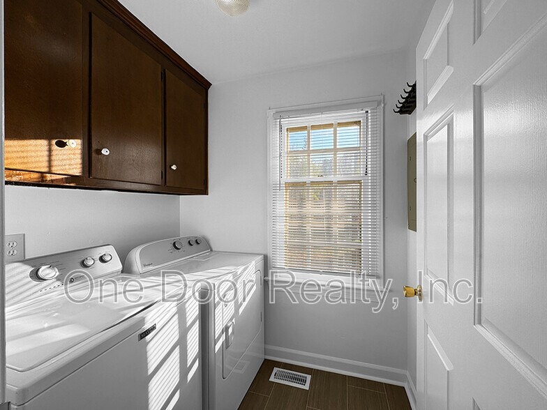 Building Photo - 108 Adams St