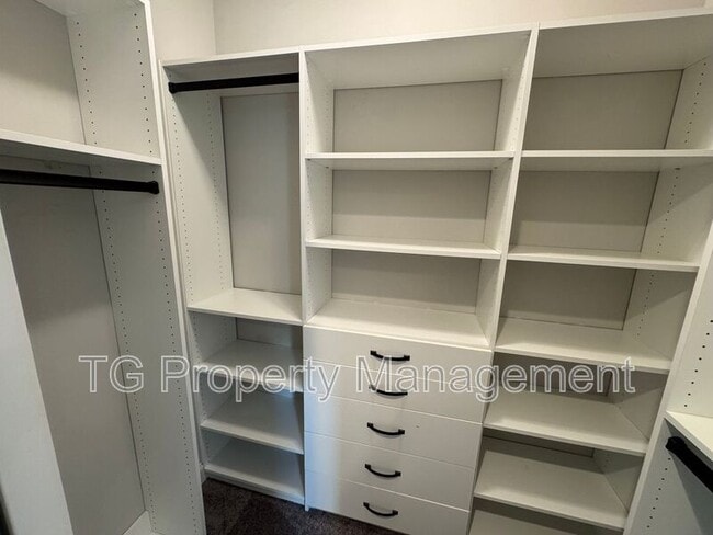 Building Photo - 64 Rose Dew Dr