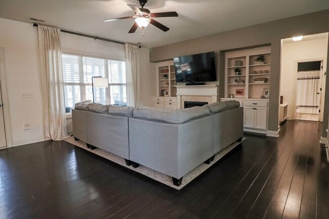 Building Photo - Spacious 4 Bedroom, Pet Friendly with Fenced In Backyard, Mimosa Bay Community Amenities