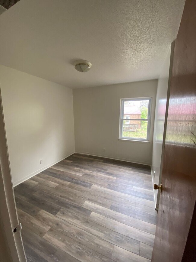 Building Photo - 3/1 in Shelby, NC close to Hwy 74 and uptown Shelby