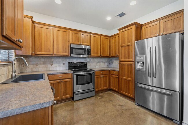 Building Photo - 10215 Twin Lake Loop