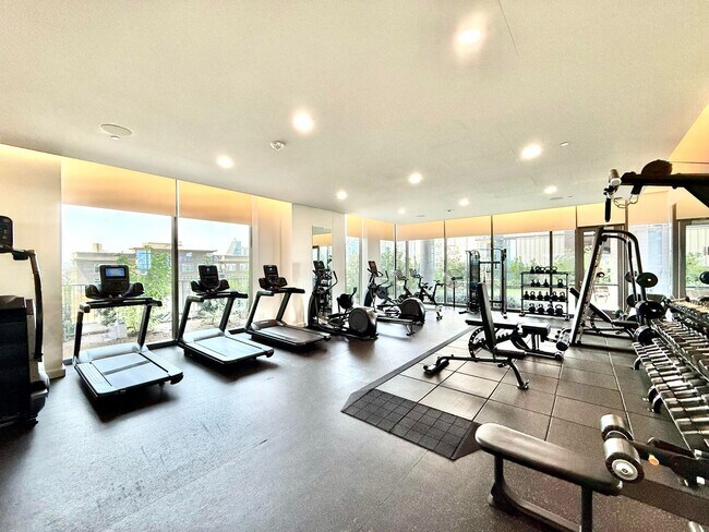Building Photo - Gorgeous 30th Floor 2BD / 2BA Corner Sky R...