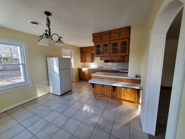 Building Photo - 2 Bed 1 Bath 900 SQFT Home in Bolivar!