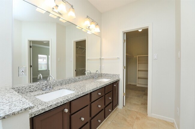 Building Photo - 24603 Haigshire Dr