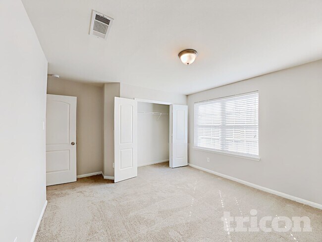 Building Photo - 17142 Common Point Dr