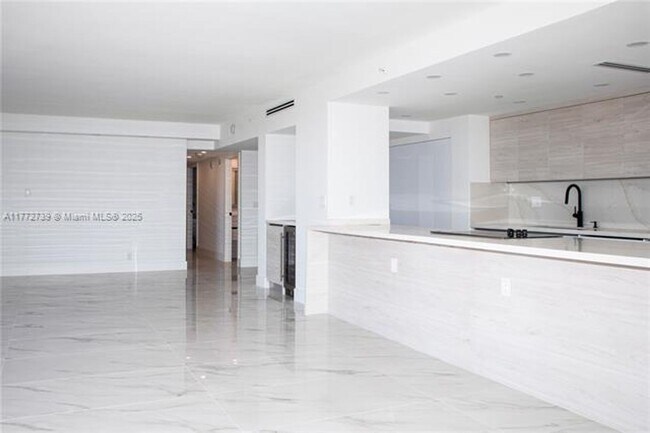 Building Photo - 19707 Turnberry Way