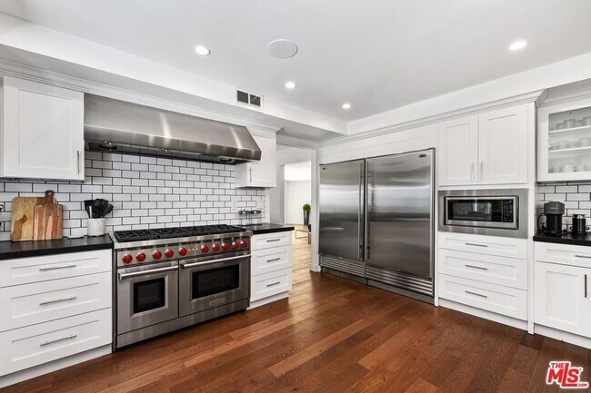 Building Photo - 400 Chautauqua Blvd