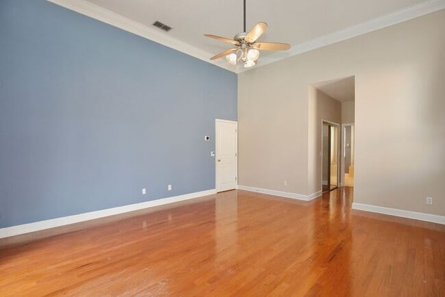 Building Photo - Stunning 4/3 Pool Home with a Bonus Room a...