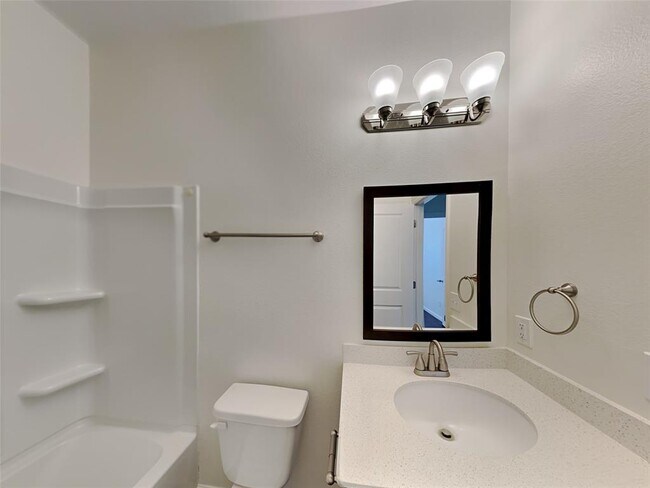 Building Photo - 5023 Highland Crest Dr