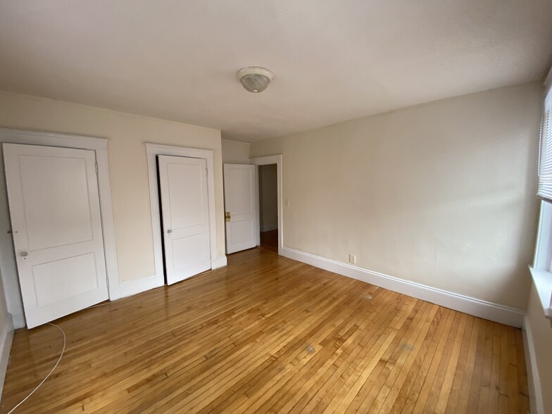 Building Photo - 10 Barrows St