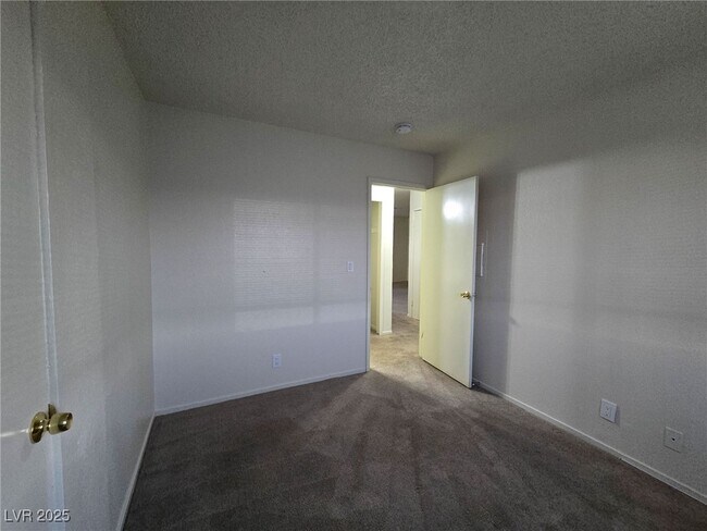 Building Photo - 4300 N Lamont St