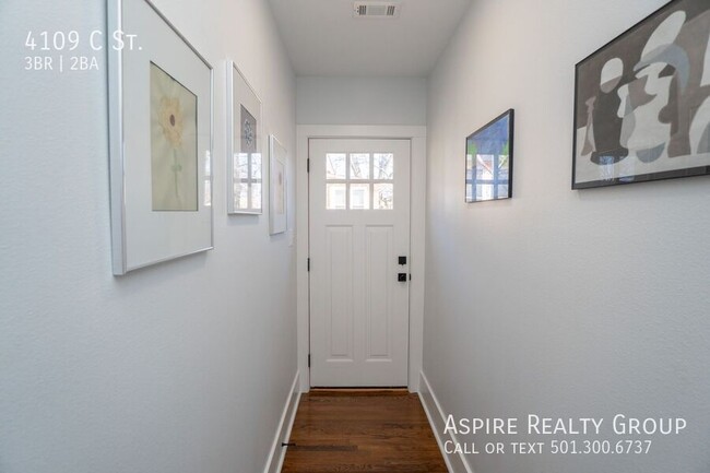 Building Photo - Stunningly updated Hillcrest Home. Walk to...