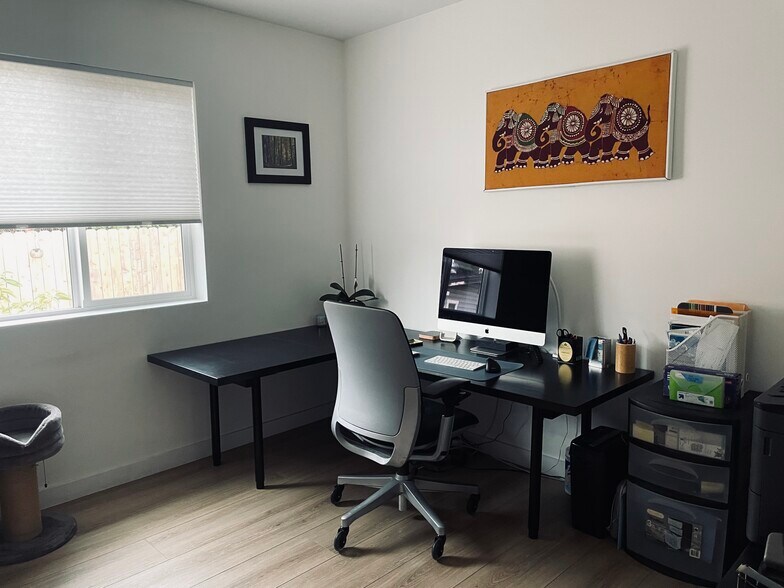 Building Photo - 5323 Templeton St