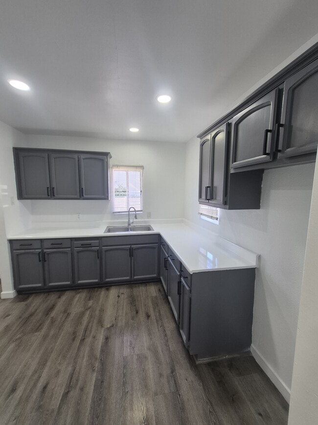 Building Photo - 4620 Tweedy Blvd