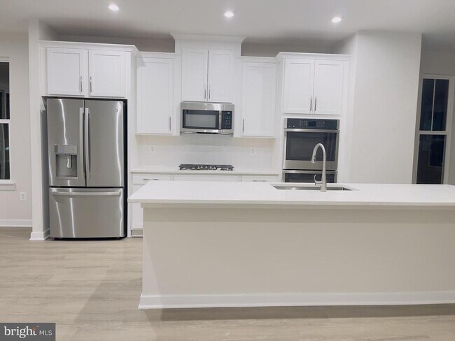 Building Photo - 24158 Thurso Sq