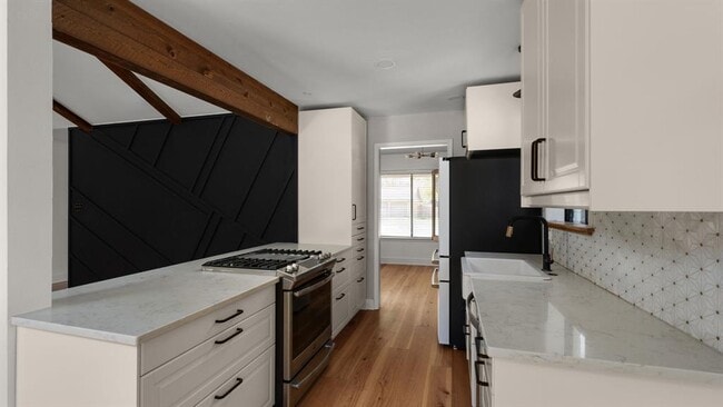 Building Photo - 6601 Blarwood Dr