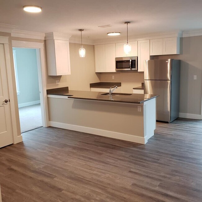 Building Photo - 10 4th St