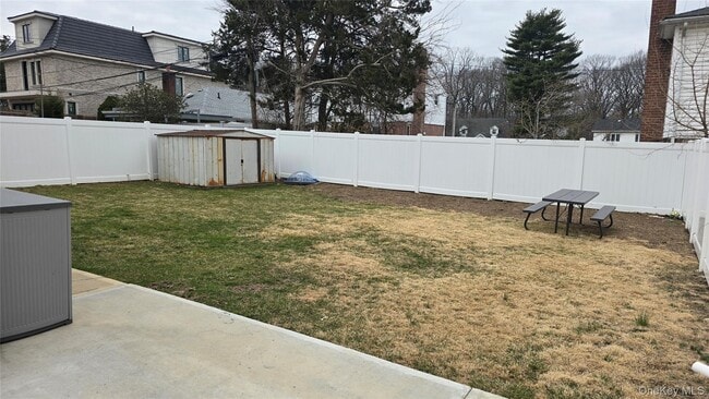 Building Photo - 80-06 209th St